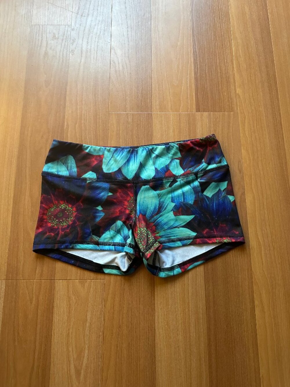 FLEO Shorts – Teal & Red Floral Print – Size M